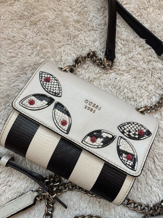 2 оригинални чанти GUESS/обща цена- 30 лв