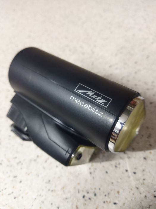 Продам фотовспышку.