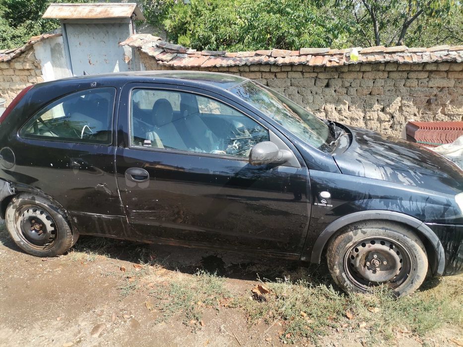 Продавам Opel Corsa 1.0 на части.