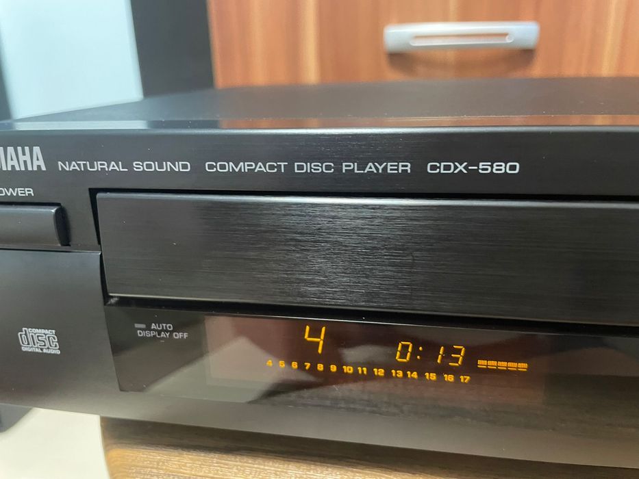 Yamaha TX-680RDS Stereo Tuner FM/AM