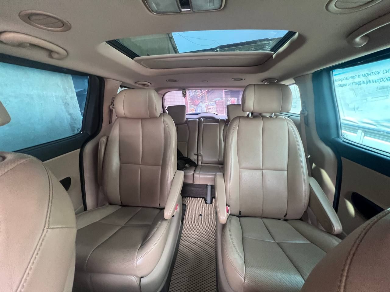 KIA carnival 9 tali