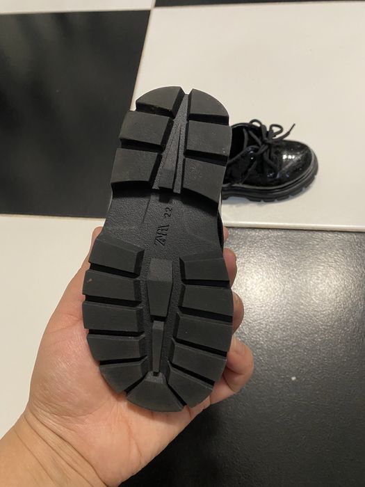 Vând pantofi fetițe Zara !