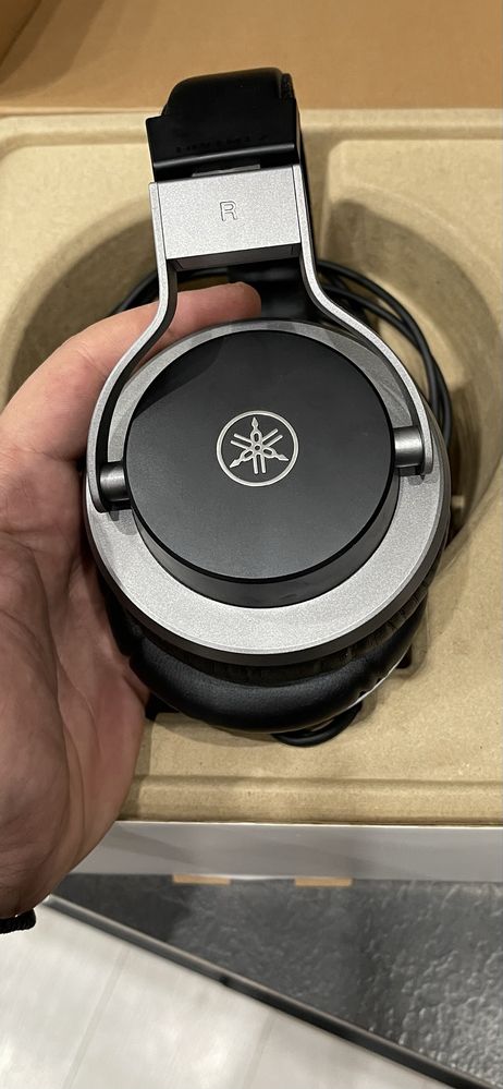 Студийни слушалки YAMAHA  HPH-MT7