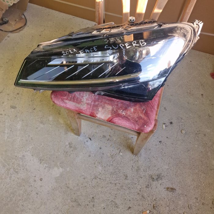 Skoda Superb face 2021 ляв фар