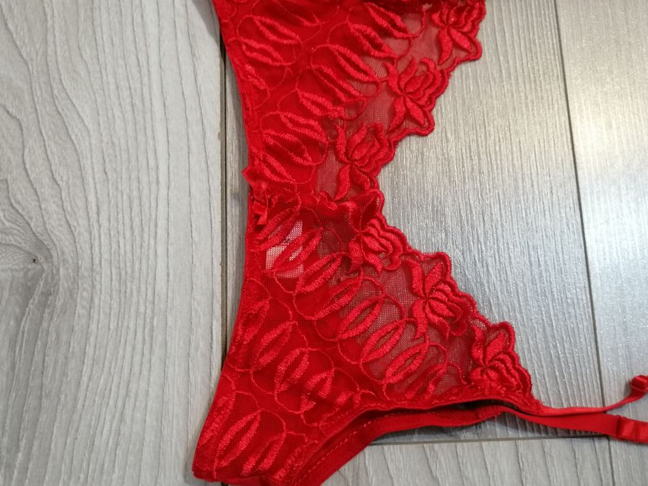 2 portjartiere noi din dantela rosie si neagra sexy marimea L si XL