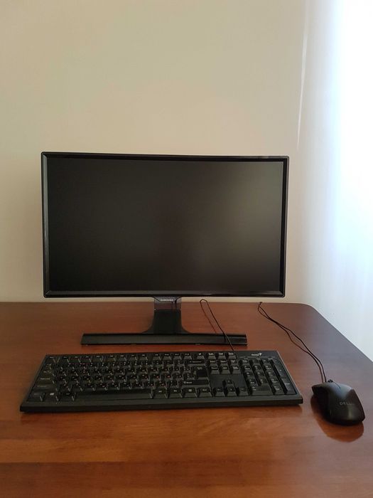 Продам монитор Samsung 24 дюйма модель LS24E390HLO