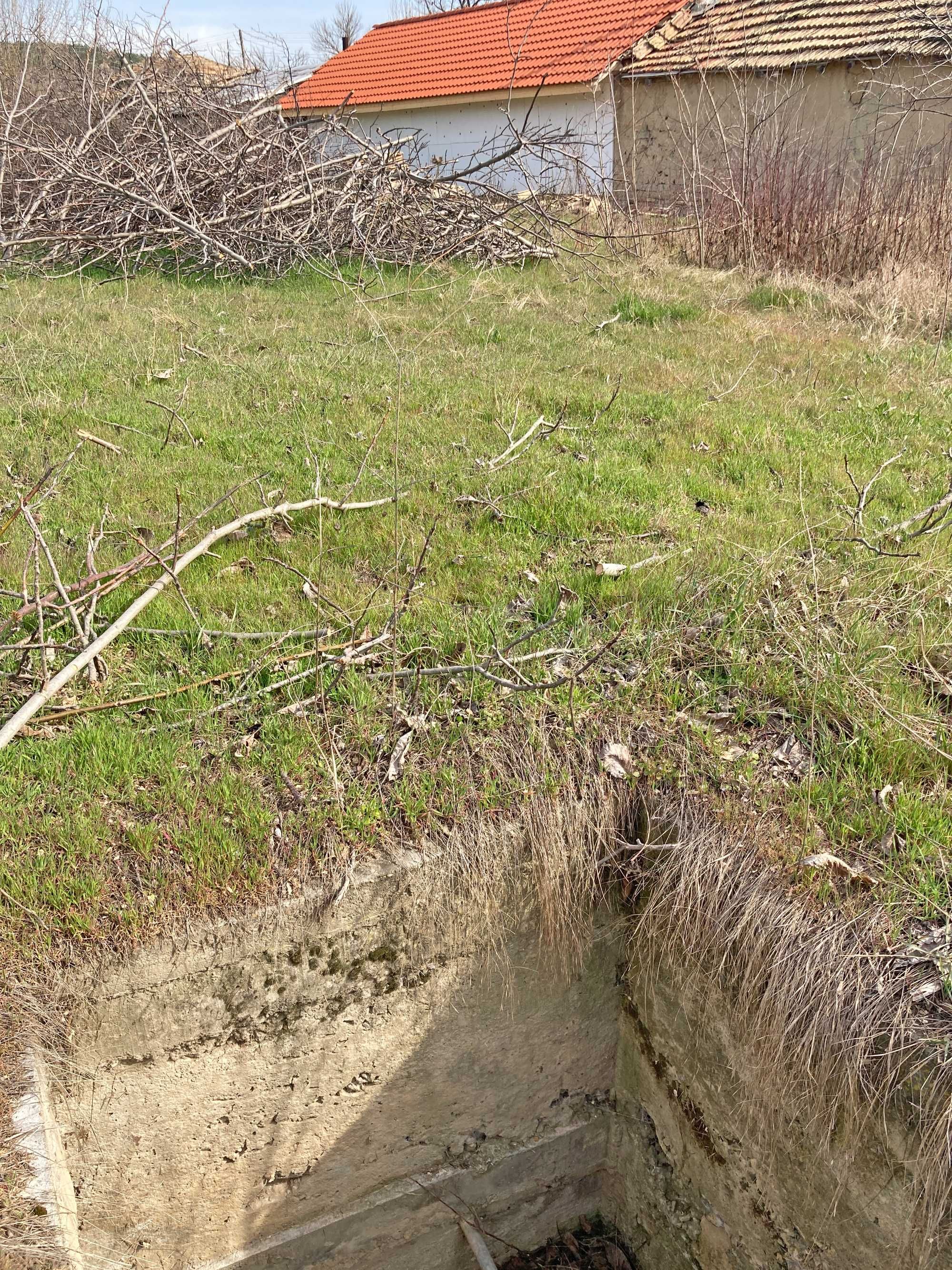 Продава парцел 1 дка в с. Енево (общ. Нови пазар, обл. Шумен). С вода!