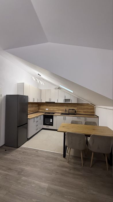 Inchiriez apartament 3 camere Sanpetru