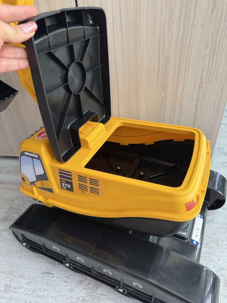 Детски багер за яздене Komatsu Falk
