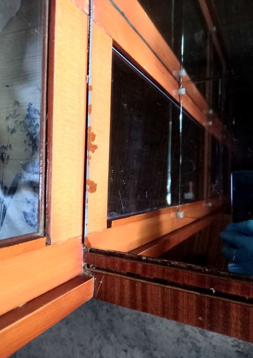 Vitrină veche anii '60 cu oglinzi