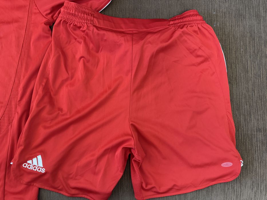 Echipament Oficial Liverpool FC LFC original Adidas mărimea L