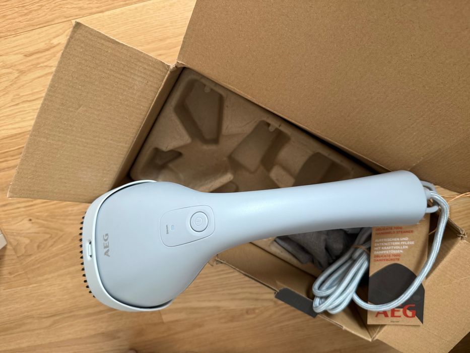 AEG Delicate 7000 Уред за гладене с пара