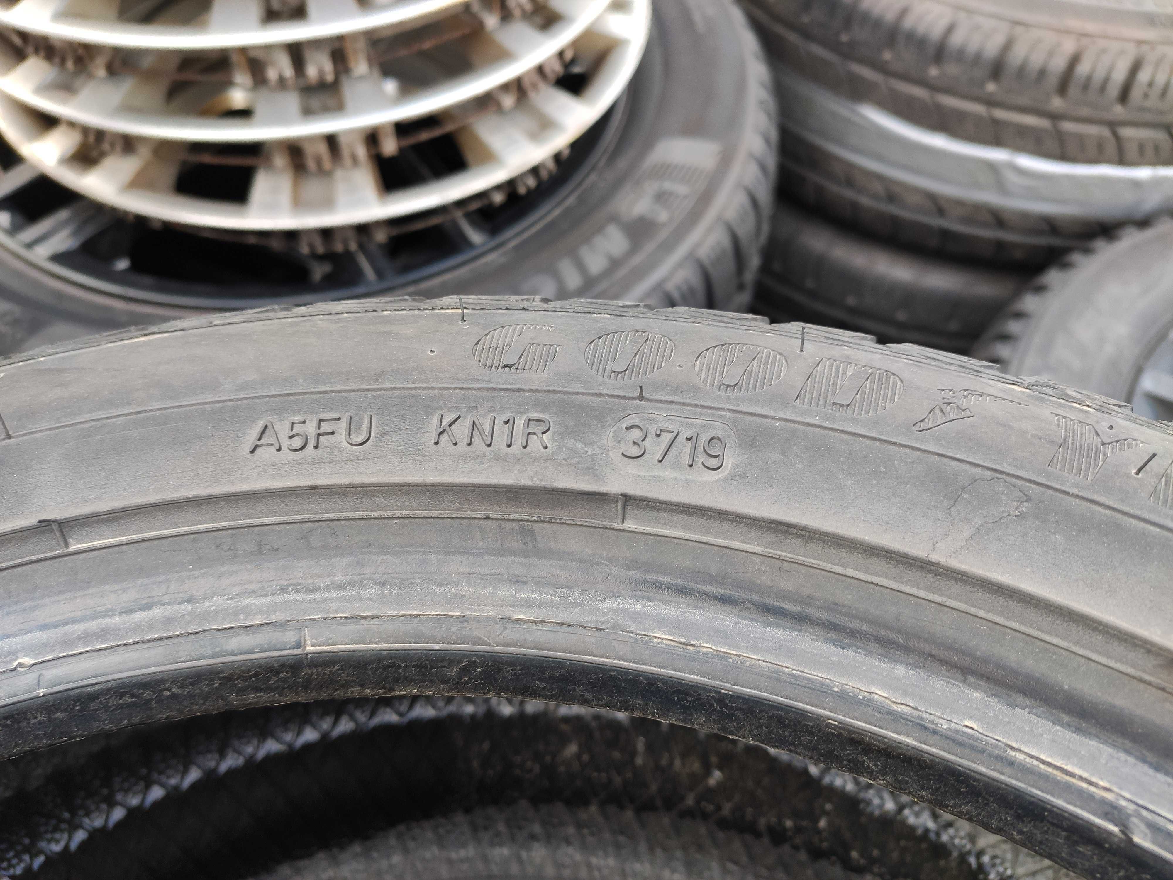 4бр Всесезонни гуми 235 45 18 - Goodyear