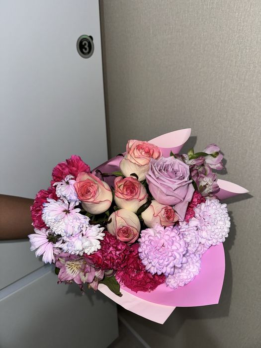 Букет красивый и нежный , продается в розово-фиолетовых оттенках букет