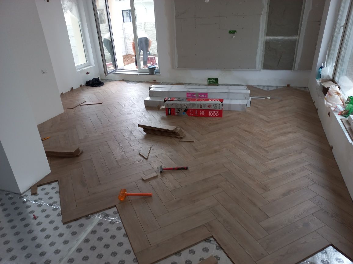 Montaj parchet herringbone