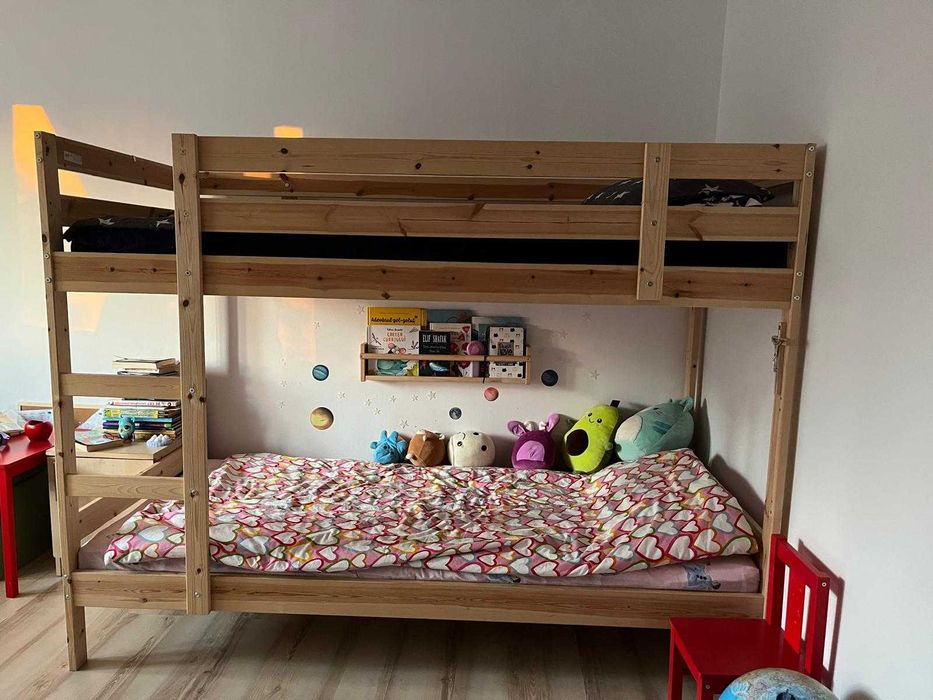 Pat supraetajat Ikea cu saltele incluse