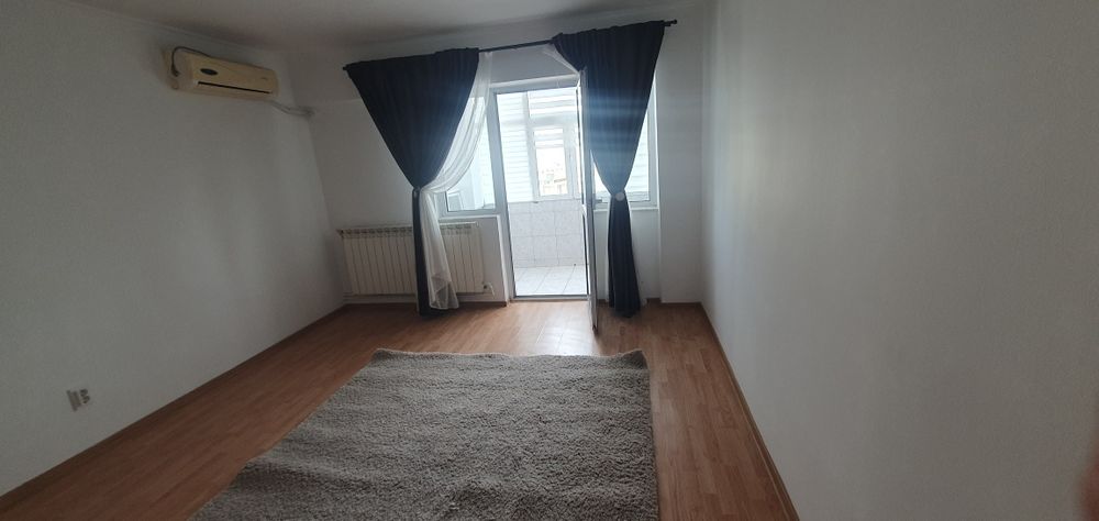 Persoana fizica închiriez apartament 2 camere Decomandat Centru-  Hala