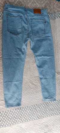 Продам новые фирменные джинсы женские