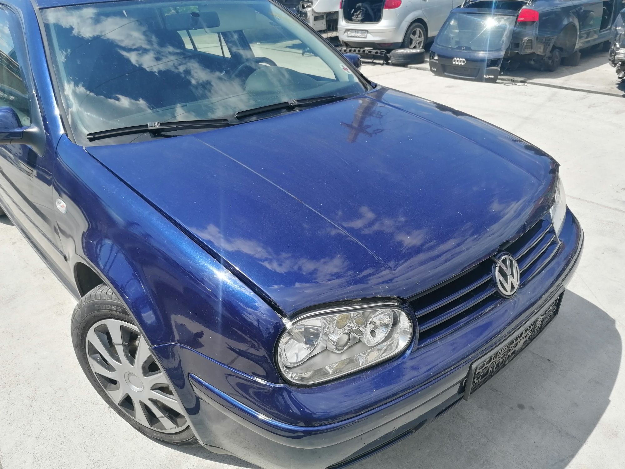 Capotă față vw golf 4 culoare LB5N Se vinde ce este in anunt CAPOTA