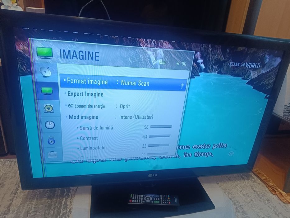 Tv LG funcțional, plus telecomandă