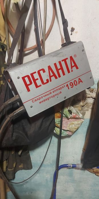 В гараже чего только нет. Продаю.тиски ,сварочный аппарат .