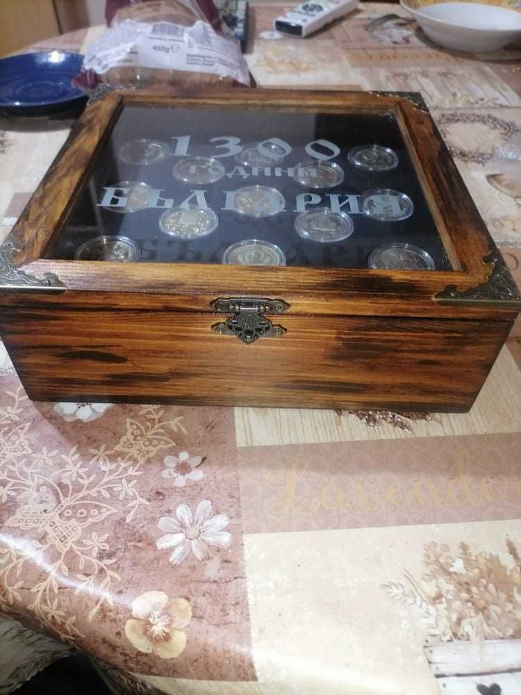 дървена кутия с лот монети 1300 години България