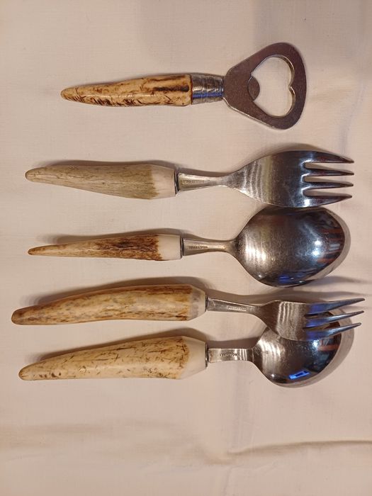 Продавам стари прибори дръжка от рог