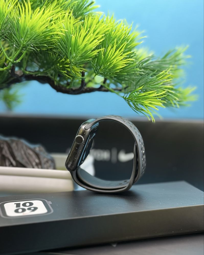 Apple Watch Nike SE, GPS, Корпус Aluminium 44mm Space Grey