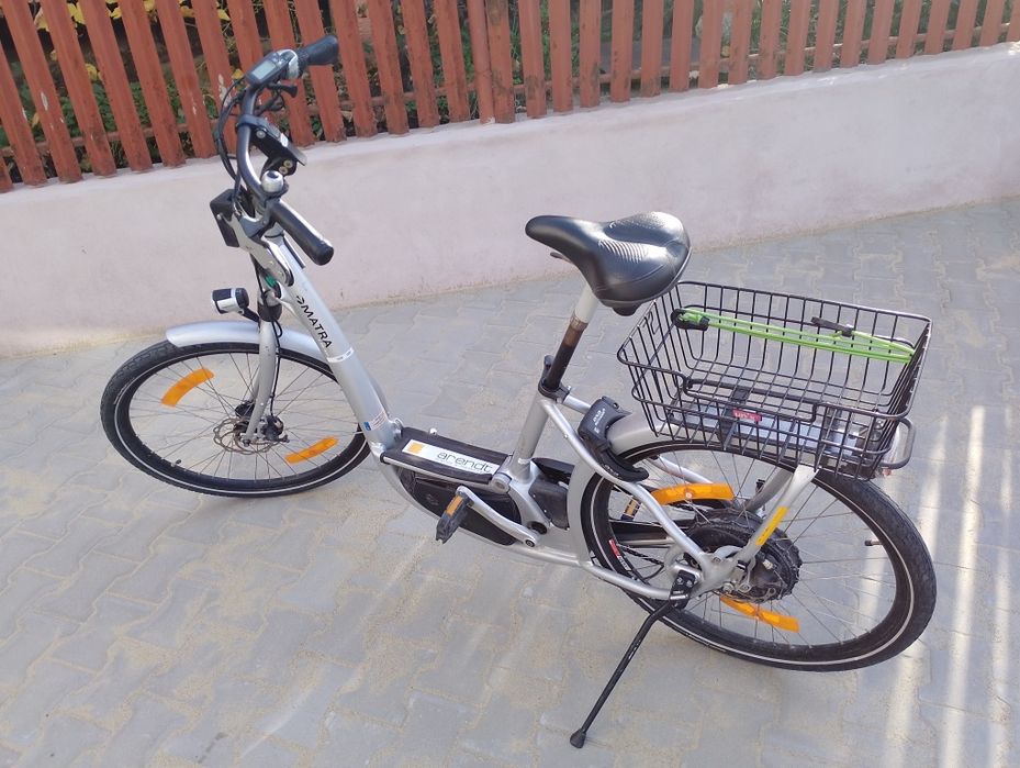 Vând bicicletă electrică.
