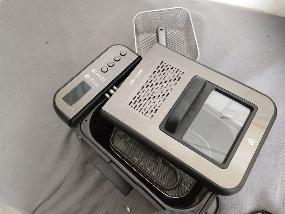 Defecta nu porneste Fripteoza Cecotec Cleanfry luxuri 3000 Dark