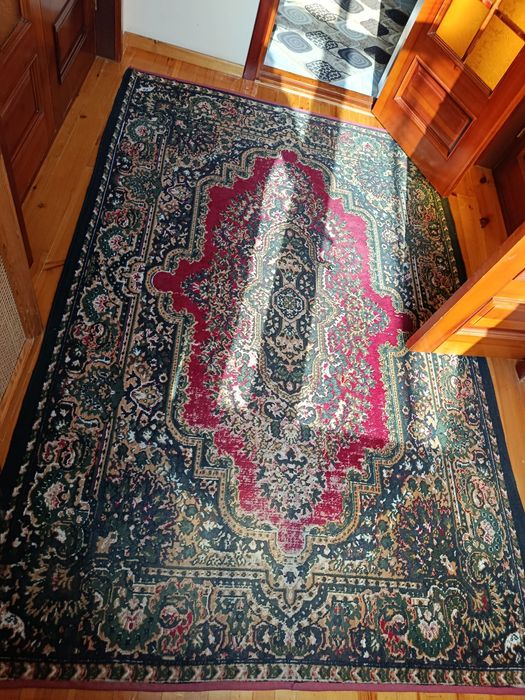 Продается ковер размером 2×3 м