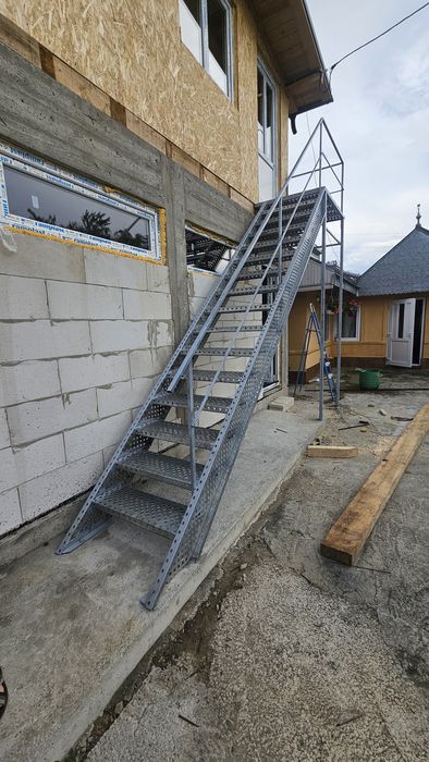 Vând scări zincate