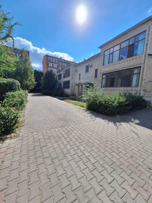 Продаётся 4 комн. квартира-таунхаус, район памятника Маншук Маметовой