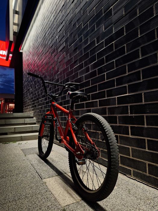 Vând bmx full roșu