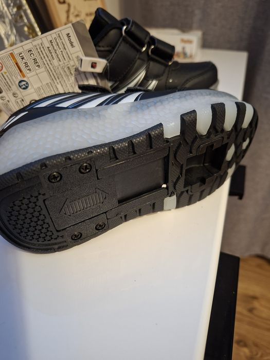 Adidași cu lumini și role