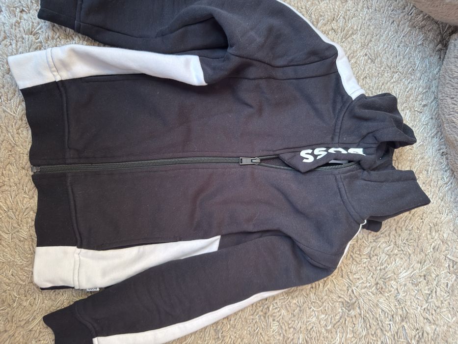 Анцуг BOSS черен за 6 години