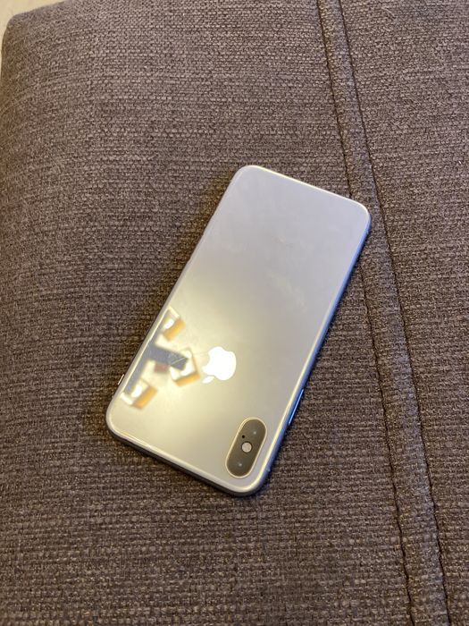Vand telefon Iphone X defect numai porneste