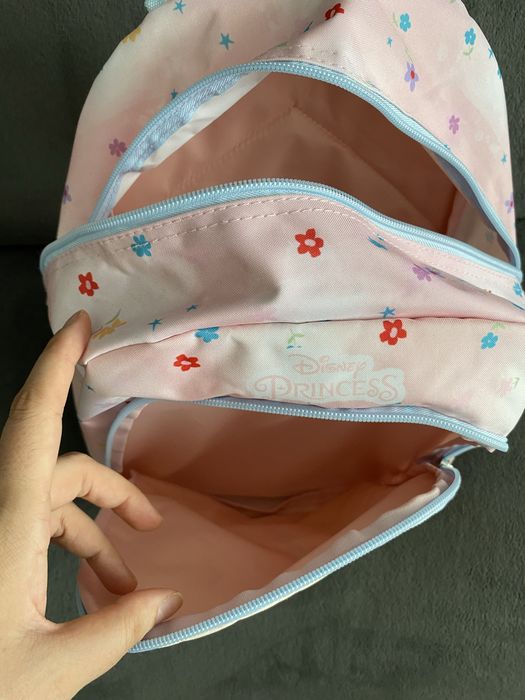Ghiozdan printese Disney, stralucitor, 2 compartimente spatioase.