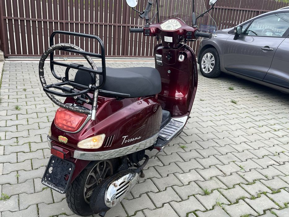 Vând scuter Razzo(vespa,yamaha,riva)