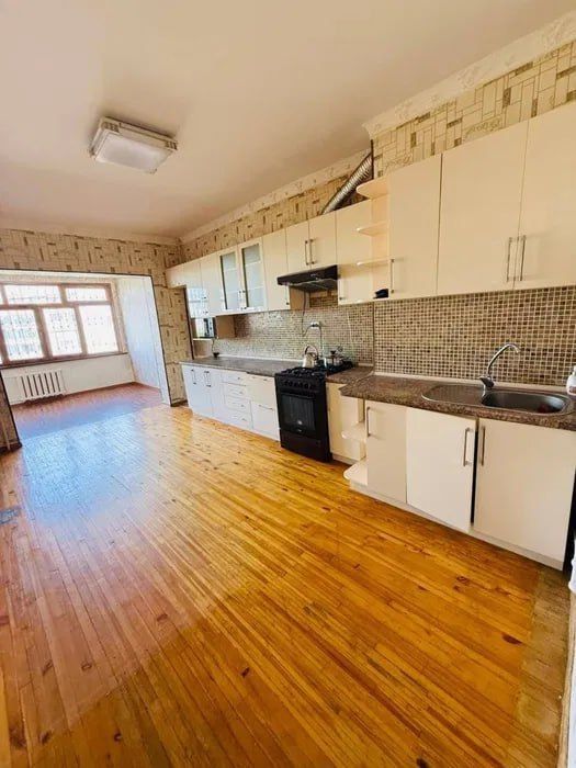Sotiladi квартира Центр Ойбек 4//7//9 180м2