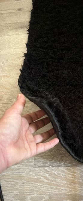 Продавам черна пътека къс косъм