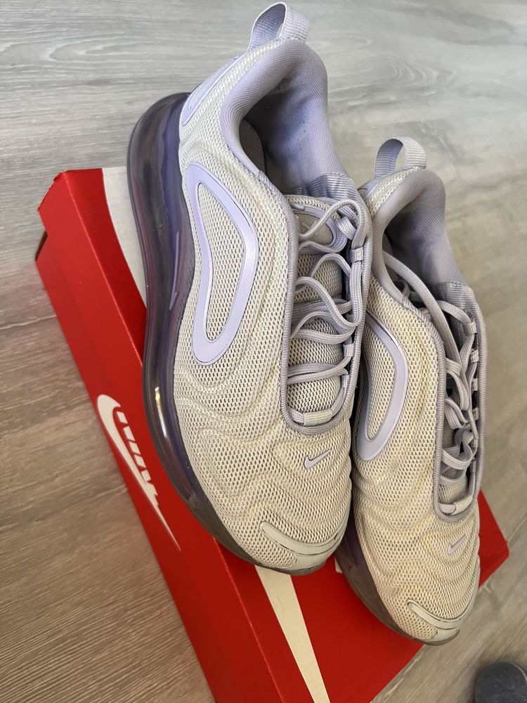 Adidasi Nike AirMax 720