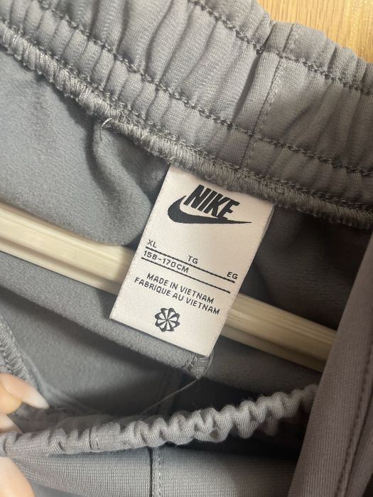 Чисто нов оригинален комплект на Nike