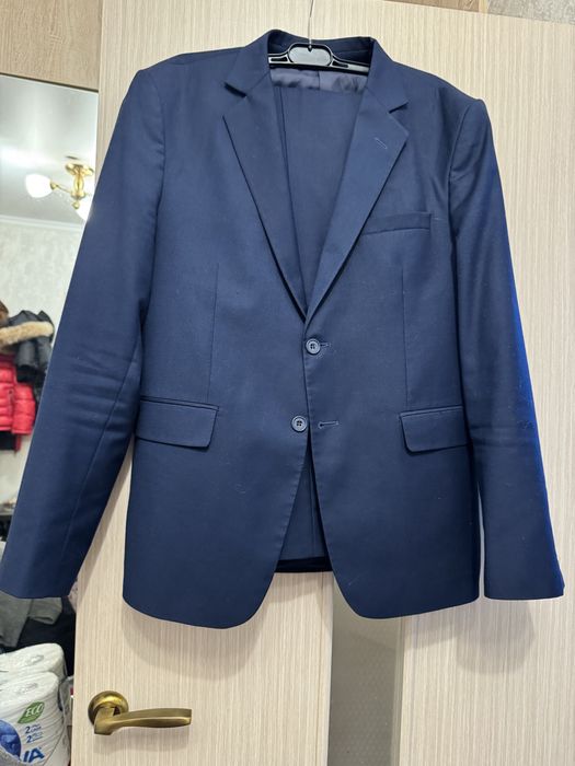 Продается мужской костюм размер 52