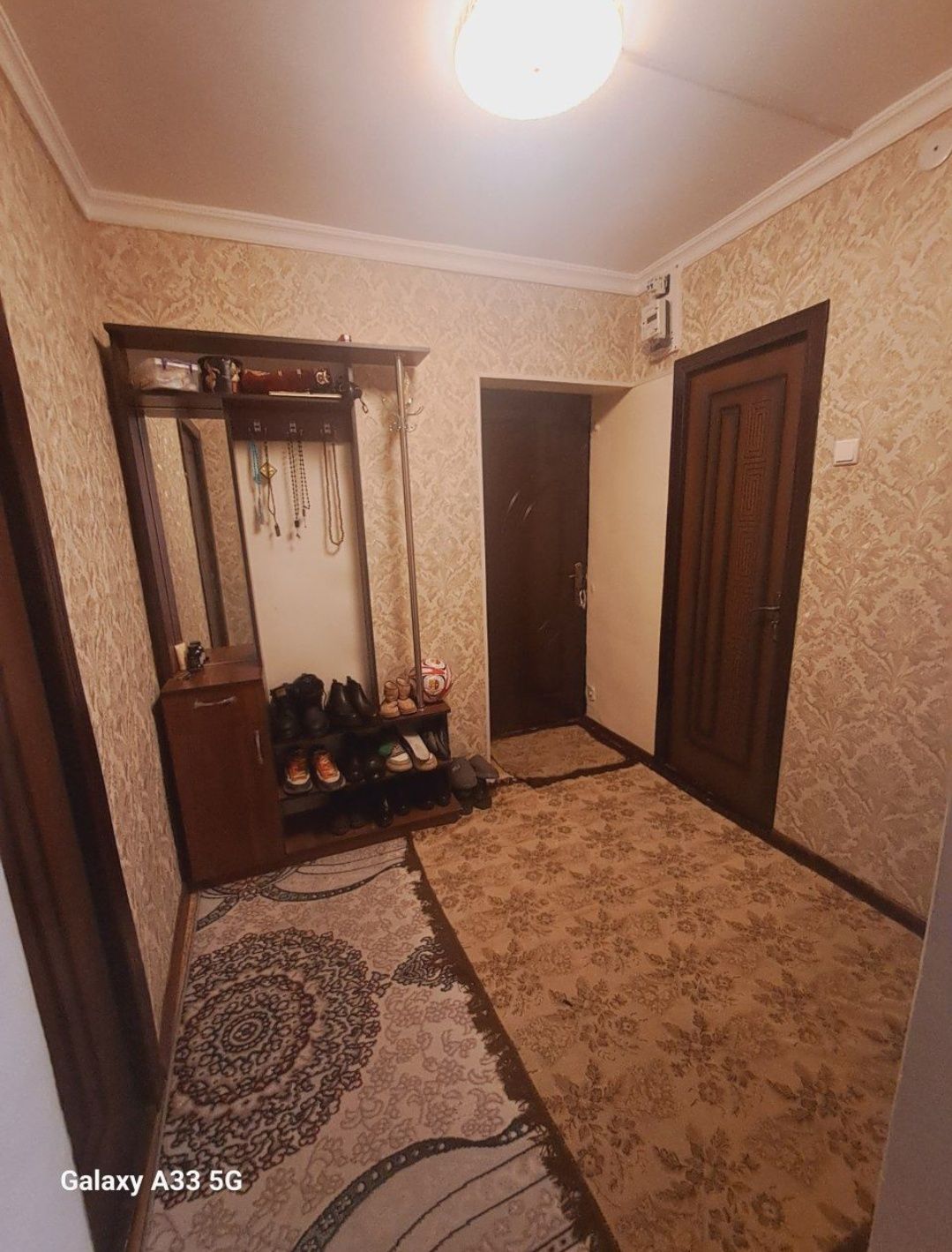 Яшнабод район Рисовый Бозор 3 хона Сотилади