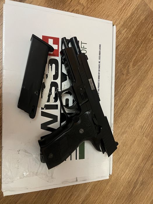 Pistol airsoft CO2
