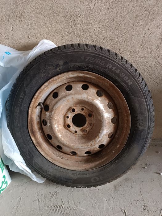 Продам 1 колесо с новой резиной r14