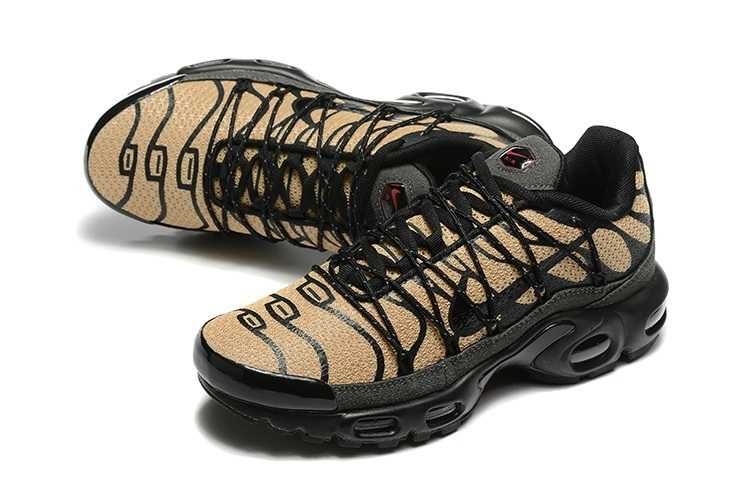 Noile modele NIKE Air Max Plus , cumperi 2 perechi --> CADOU hanorac !