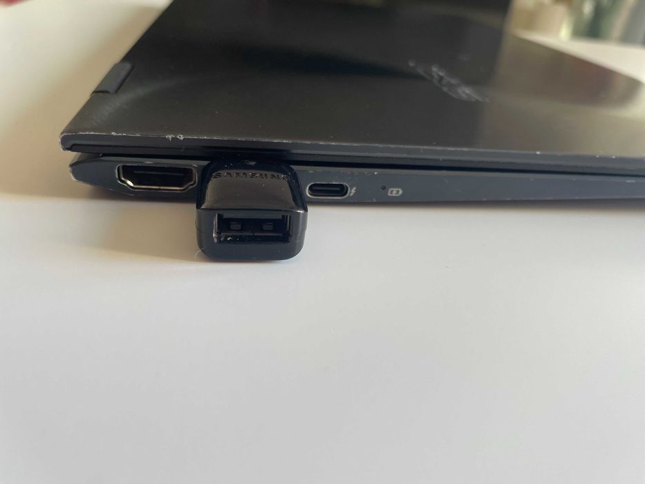 ASUS Zenbook Flip 13 UX363 –2 în 1, i5, 8GB RAM, 512GB SSD Touchscreen