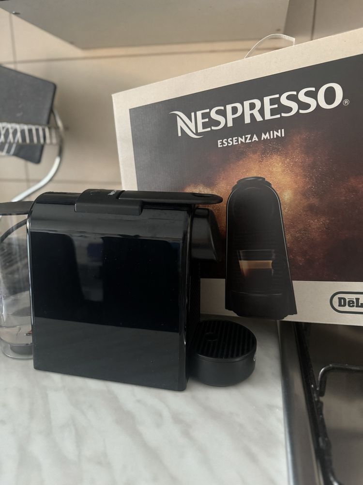 Espressor Nespresso De'Longhi Essenza Mini, in garantie